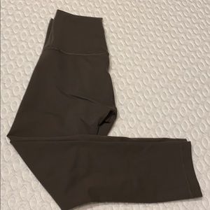 Lululemon WunderTrain cropped leggings
